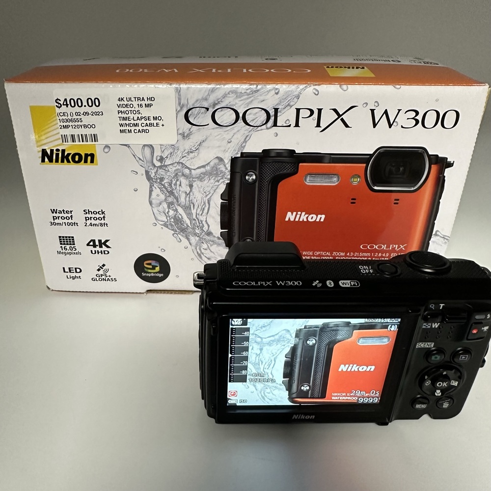 Nikon COOLPIX W300 Digital Camera w/3 batteries + HDMI Cable